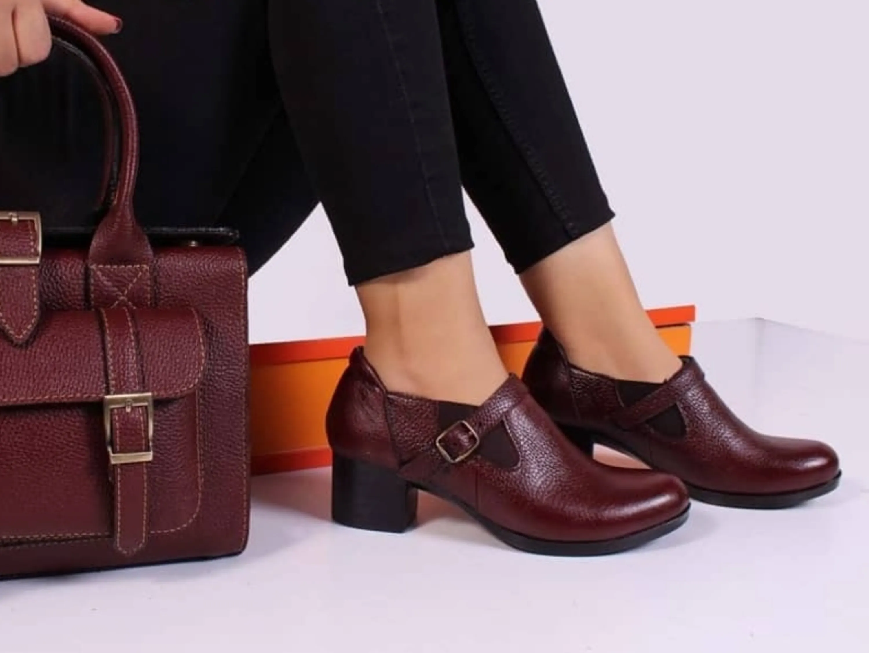 کفش  چرم  زنانه مدل پشت ابری 